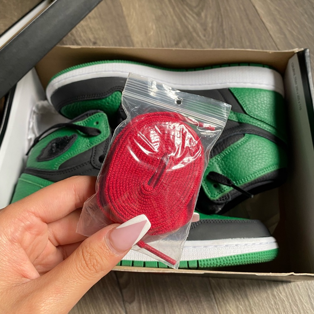 Jordan 1 Retro High OG - 6Y (7.5W) - New - Picture 7 of 9